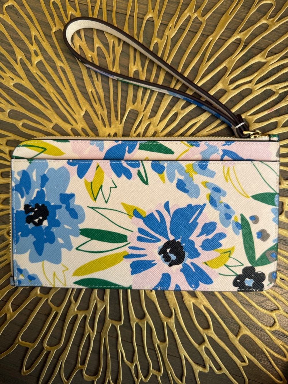 Kate Spade New York Floral Wristlet Mothers Day Bundle - Picture 5 of 8